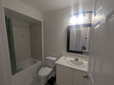 For Lease - 555 Garden Walk Unit# Upper, Mississauga, Ontario - Photo 2