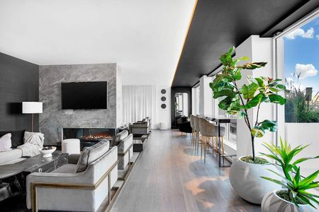 Luxury Rentals Downtown - Photo 5