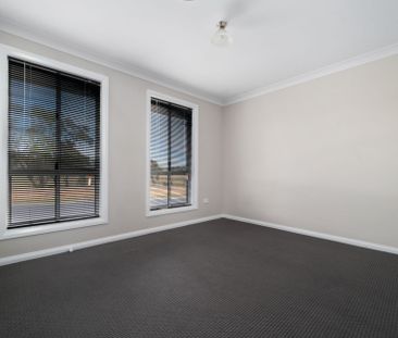 FAMILY HOME IN WINDRADYNE - Photo 4