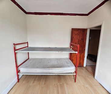 4 Bed Terraced House, Wingate Road, IG1 - Photo 4