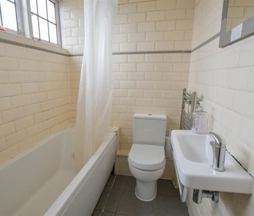 Mill Hill, Newmarket - Photo 4