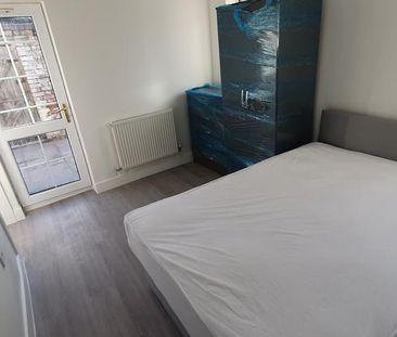 1 bedroom ground floor flat to rent - Photo 2