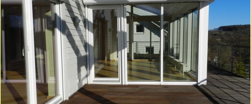 Großes freistehendes Haus mit Süd-Terrasse, großer Garten, Carport und Garage in ruhiger Lage - Photo 1