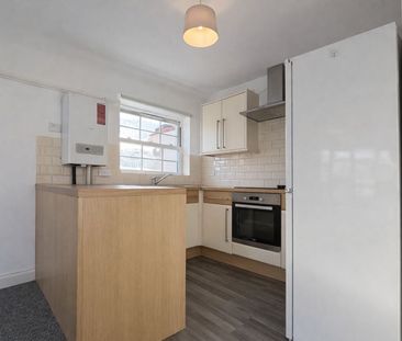 2 Bedroom Flat To Let - HP11 - Photo 3