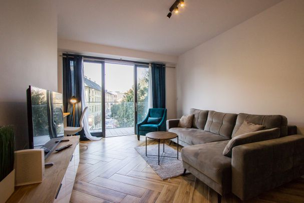 angel stradom - Photo 1