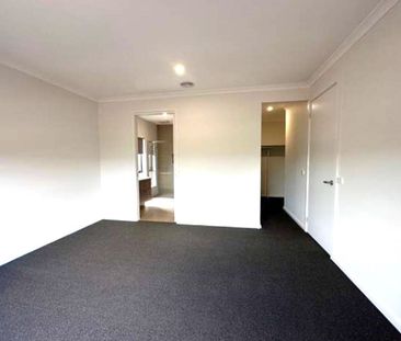 LUXURIOUS FAMILY HOME IN WATERFORD RISE - Photo 3