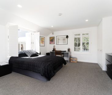 Luxurious Fully Furnished Home with Pool and Gym in Prime Epsom Loc... - Photo 4