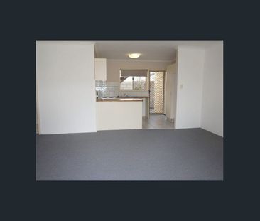 BEACHSIDE LIVING - Ground Floor Unit! - Photo 5