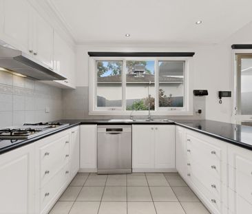 Spacious family-sized living in prime Kew position - Photo 5