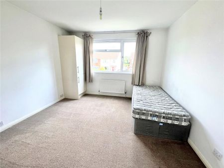 3 bedroom apartment to rent - Photo 2