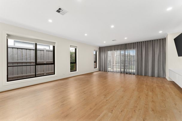 Elegance Meets Functionality in Redstone Estate - Photo 1