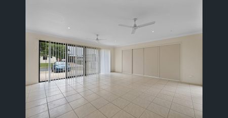 BEAUTIFUL FAMILY HOME - Photo 2