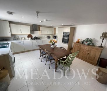 3 bedroom semi-detached house to rent - Photo 2