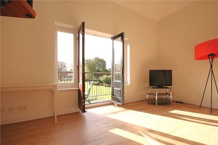 Ferry Lane, Wraysbury, Staines-upon-Thames, Berkshire, TW19 6HG - Photo 2