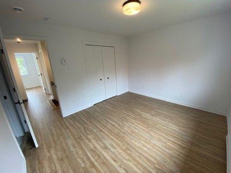 Appartement - 02-592 Rue St-Charles S. - Photo 2