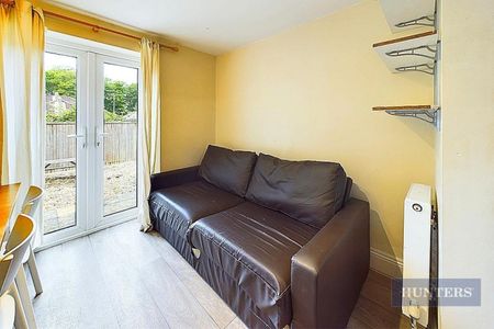 4 bedroom House To Let - Photo 3