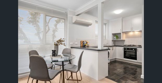 Bright and Modern Apartment Next to Fawkner Park! - Photo 1