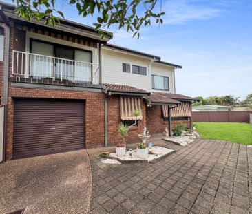 2 Bedroom townhouse located in the heart of Toukley! - Photo 6