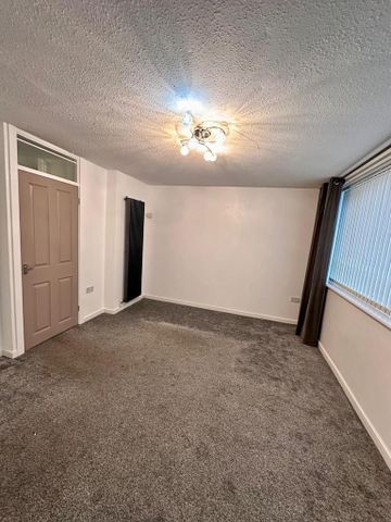 4 bedroom end of terrace house to rent - Photo 5