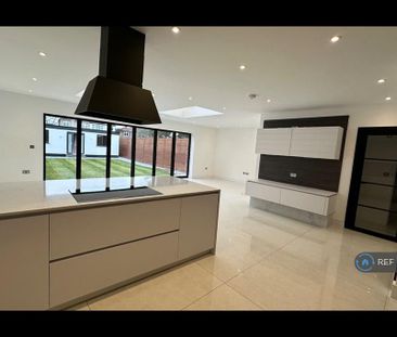 5 bedroom semi-detached house to rent - Photo 5