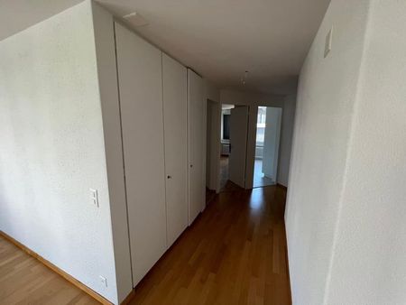 "Sonnige 4-Zimmer-Wohnung in der steuergünstigen Gemeinde Hergiswil NW" - Photo 5