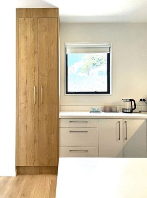 Ready to move in, stylish 2 bed townhouse - Photo 1