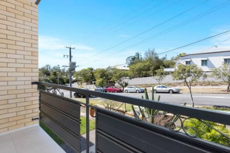 Tidy Unit in Terrific Location - Photo 3