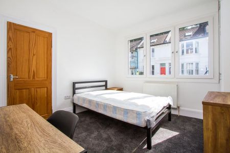 4 bedroom apartment to rent - Photo 5