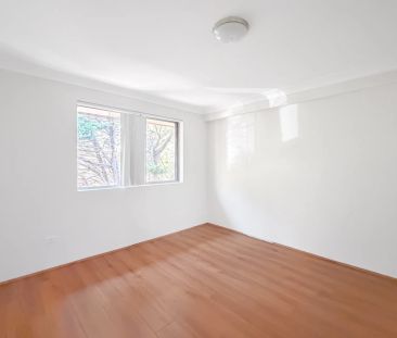 FRESHLY UPDATED 2-BEDROOM APARTMENT – CONVENIENTLY LOCATED NEAR WESTMEAD STATION & LIGHT RAIL! - Photo 1