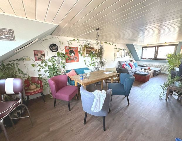 Gemütliche 2- Zimmer Dachgeschosswohnung mit Einbauküche und Garten – zentrumsnah in Kürenz - Foto 1
