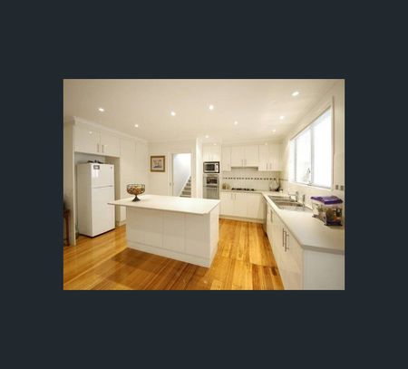 1 GRADUATE CRESCENT, Wheelers Hill, Vic 3150 - Photo 2