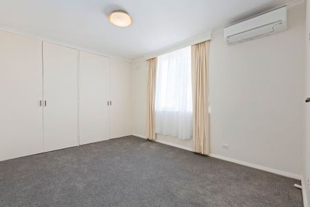 SUPER-SIZED APARTMENT IN TOORAK - Photo 4