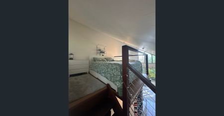 Stylish Loft Apartment in the Heart of Paddington - Photo 2