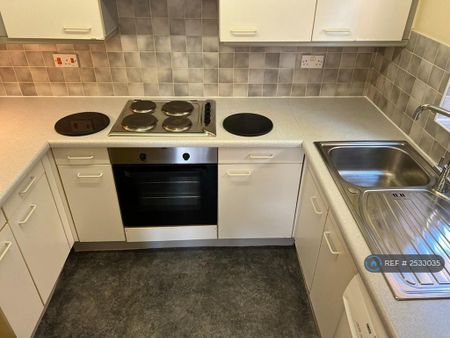 1 bedroom flat to rent - Photo 2