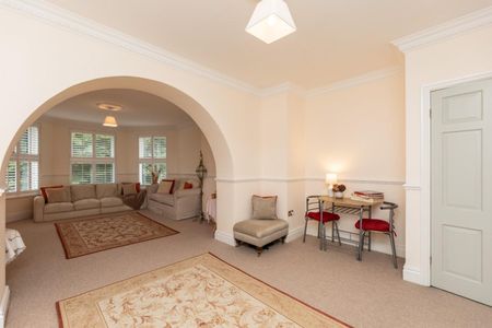 2 bedroom Flat To Let - Photo 5