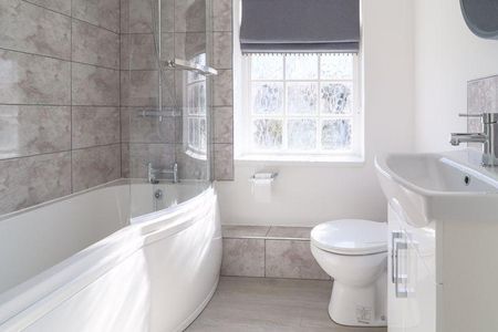 2 bedroom end of terrace house to rent - Photo 2