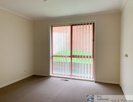 Low-Maintenance Living in Prime Endeavour Hills Location - Photo 5