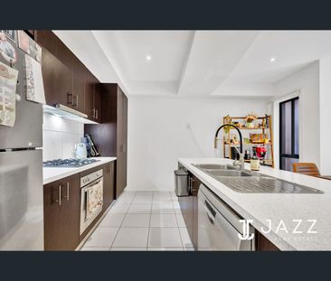 2/6-8 Friar Park Place, Point Cook, Vic 3030 - Photo 3