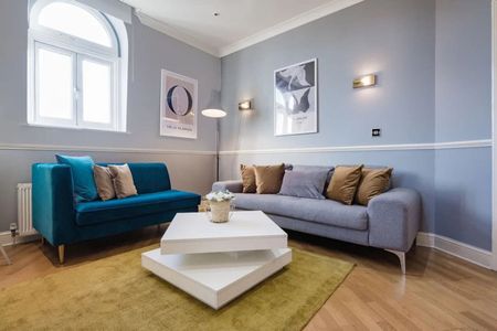 Shaftesbury Avenue - Photo 4