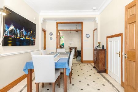 3 bedroom mews to rent - Photo 4