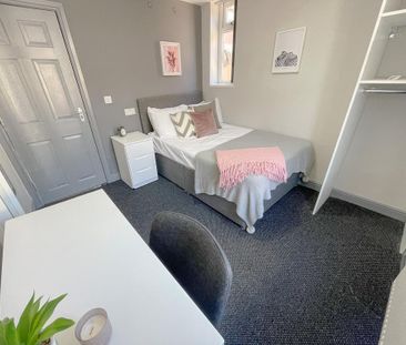 6 bedroom terraced house to rent - Photo 2