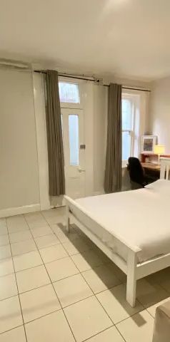 Room 1 #147 - Photo 1