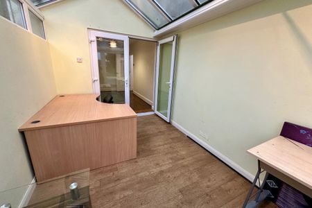 Wroxham Road, POOLE - Photo 3