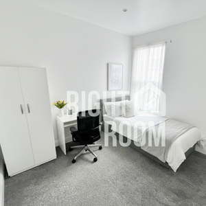 Room 4, Grosvenor Road, Forest Gate, London E7 - Photo 3