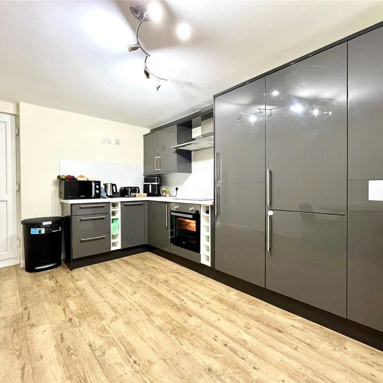 1 bedroom parking to rent - Photo 1