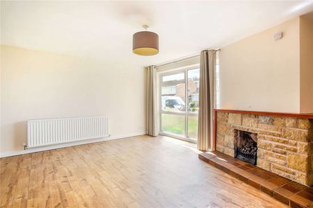 Attractive, spacious home with lovely garden on a quiet residential road in High Legh - Photo 4