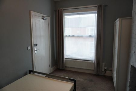 1 bedroom house of multiple occupation to rent - Photo 2