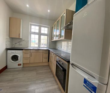 Studio Flat, Dorset Road, SW19 - Photo 4