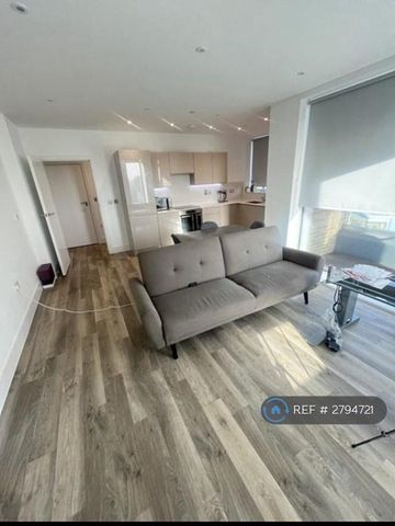 1 bedroom in a flat share to rent - Photo 5