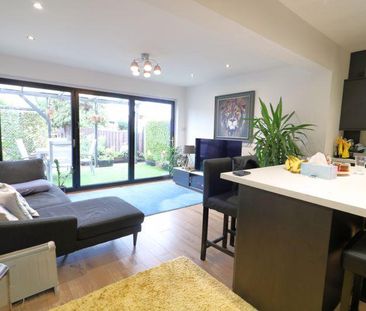 3 bedroom end of terrace house to rent - Photo 2